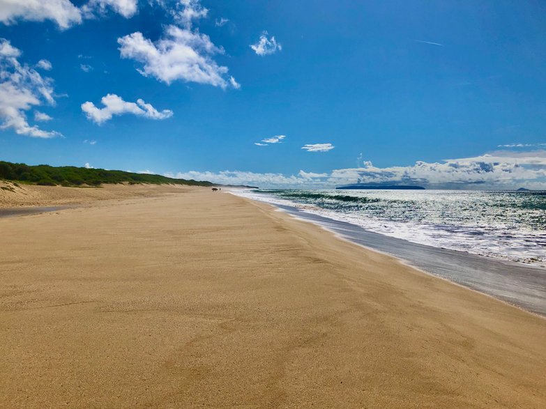 Dzika plaża w Parku Stanowym Polihale