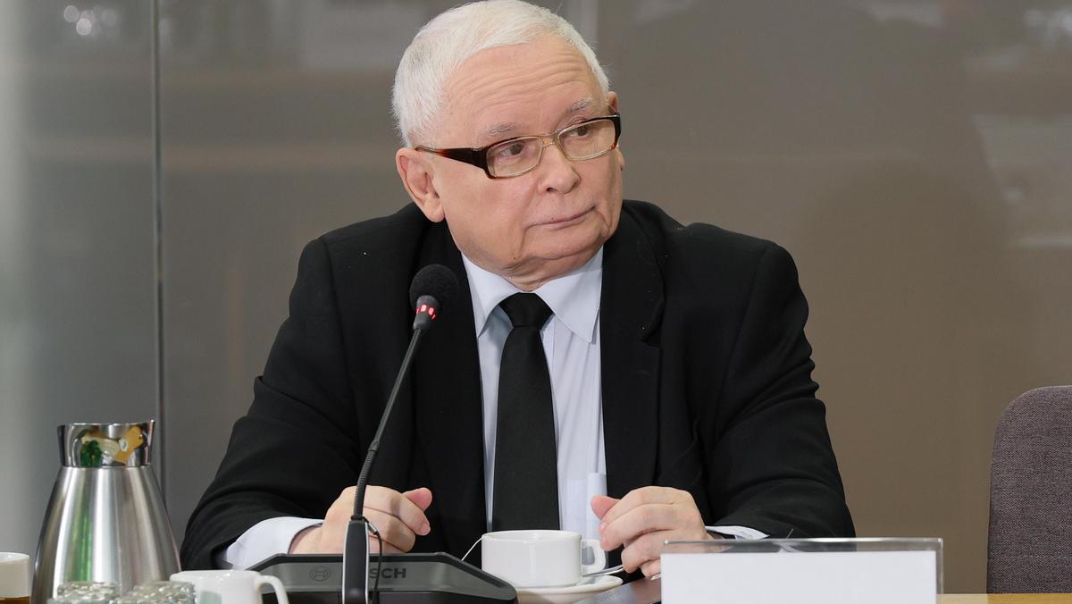 Wezwany na świadka prezes PiS Jarosław Kaczyński podczas posiedzenia komisji śledczej ds. Pegasusa.
