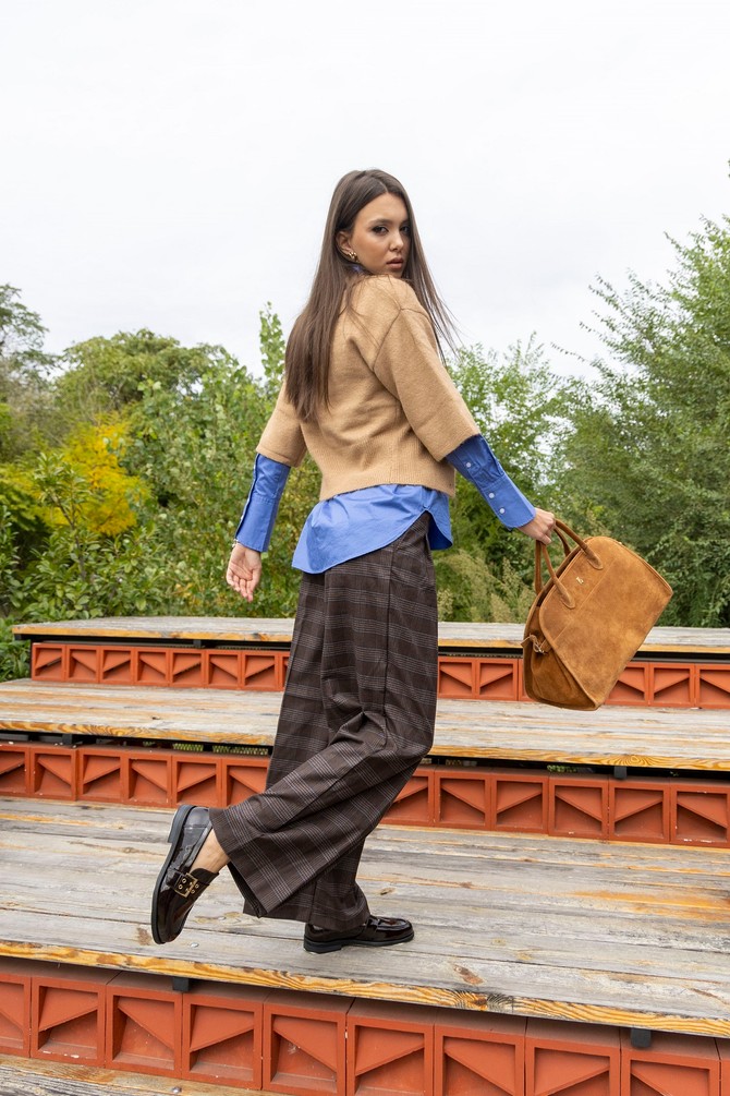 Košulja, džemper i pantalone „H&M“, tašna „Ps. Fashion“, mokasine „Deichman“ 