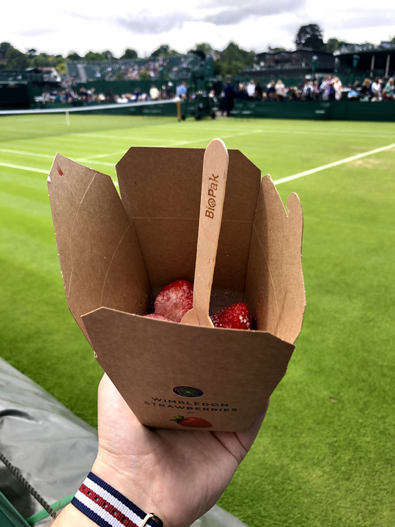 Truskawki ze śmietanką serwowane podczas Wimbledonu
