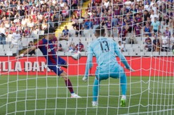 Robert Lewandowski strzelił gola w meczu z Tottenhamem Hotspur [WIDEO]