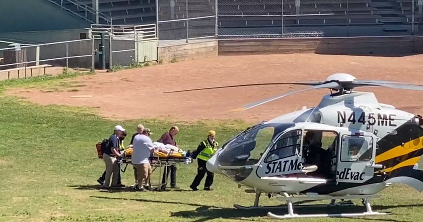 Rannego pisarza helikopter zabrał do szpitala. Gdzie wtej chwili przebywa - nie ujawniono