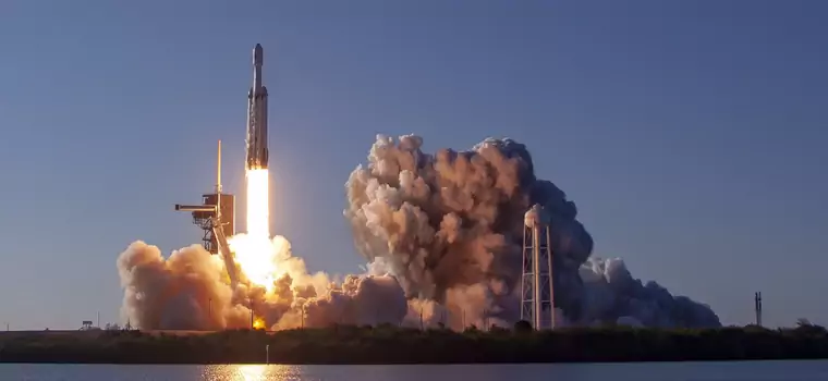 Falcon Heavy zostanie użyty do wystrzelenia lądownika i łazika na Księżyc