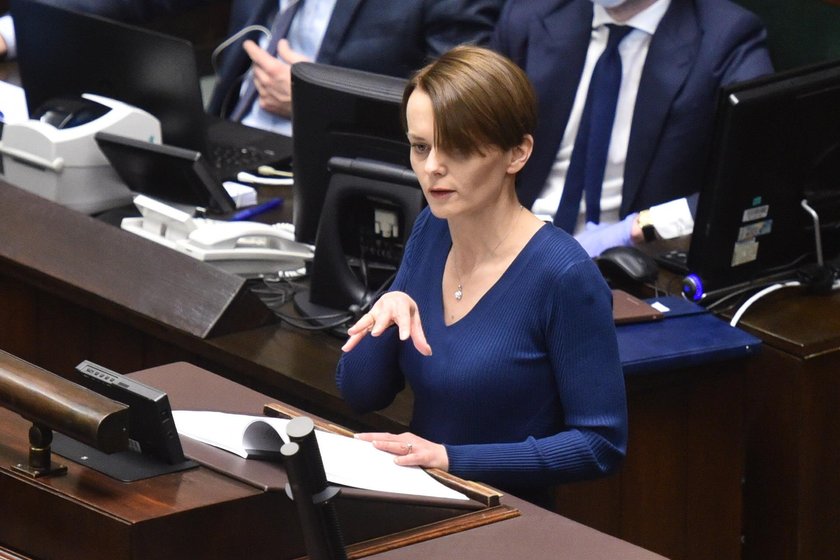 Minister rozwoju, Jadwiga Emilewicz pojawiła się bez rękawiczek