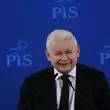 "Ja bym to badał" — Kaczyński drwi z osób transpłciowych. Internet reaguje lepiej niż elektorat PiS