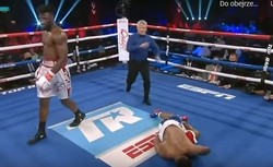 Ajagba brutalnie znokautował Howarda. Po takiej "bombie" nikt nie ustałby na nogach