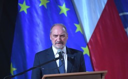 Przekroczenie uprawnień przez Macierewicza? PO składa wniosek do ministra sprawiedliwości