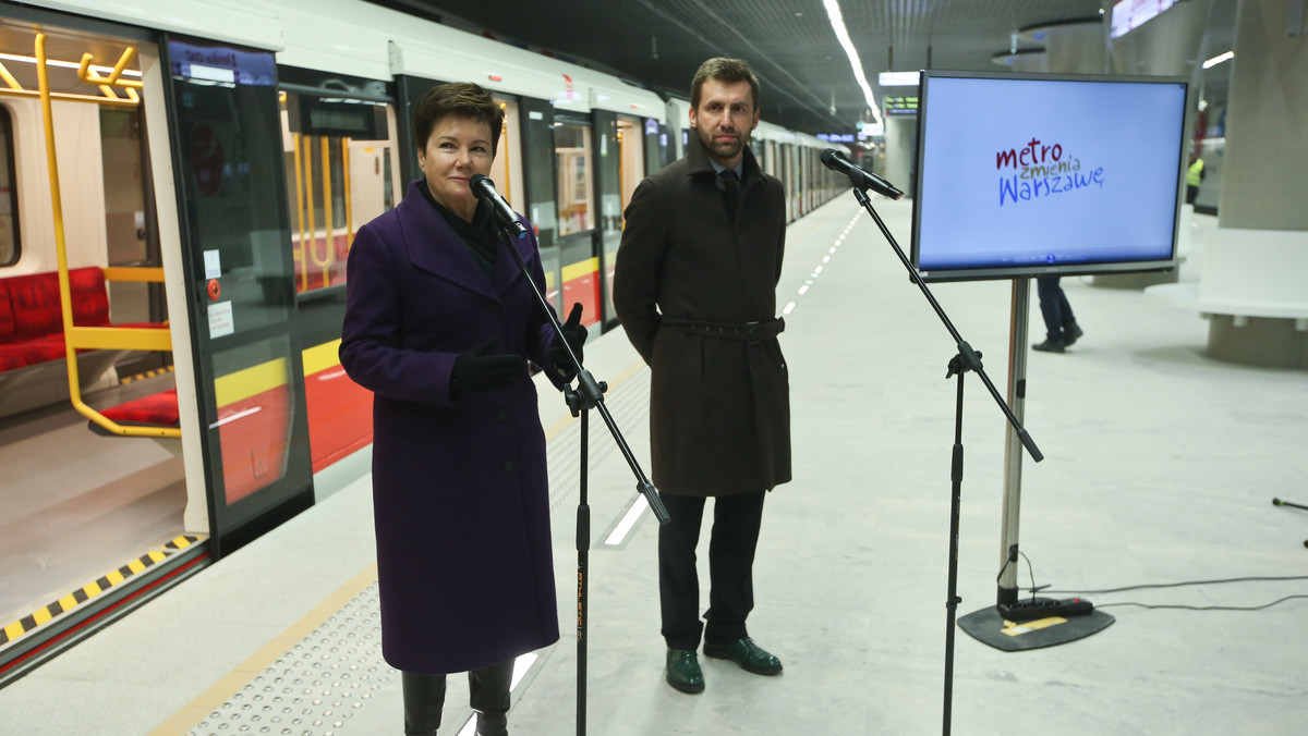 14 grudnia 2014 roku – wszystko wskazuje na to, że to właśnie tego dnia zostanie otwarty centralny odcinek II linii metra w Warszawie. Udało nam się już oficjalnie potwierdzić tę informację w stołecznym Ratuszu. Tydzień wcześniej drugą nitką podziemnej kolejki mają już regularnie jeździć pociągi.