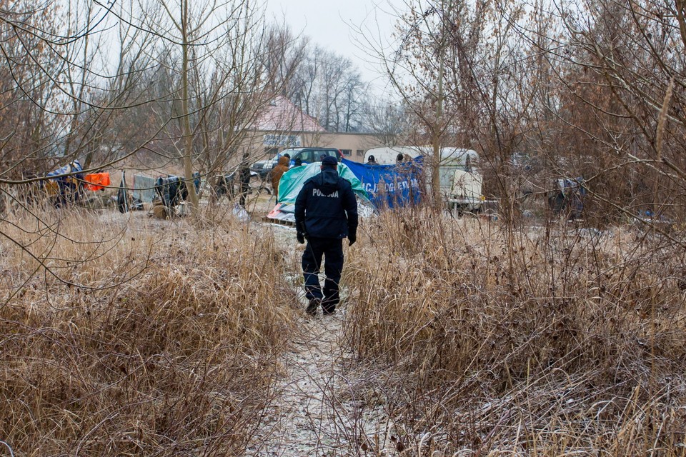 POZNAŃ TRZY OSOBY ZMARŁY W PRZYCZEPIE KEMPINGOWEJ (policja)