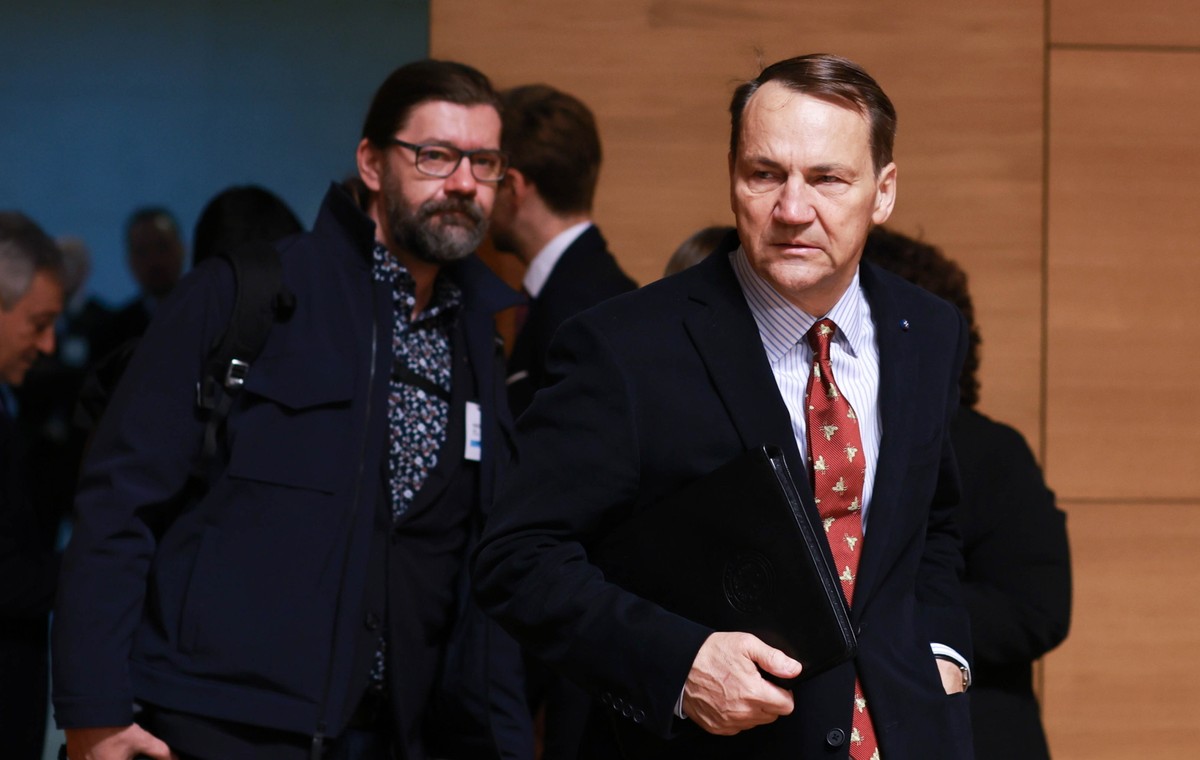 Sikorski ostro o Putinie: przywódca Rosji kpi z dobrej woli Donalda Trumpa