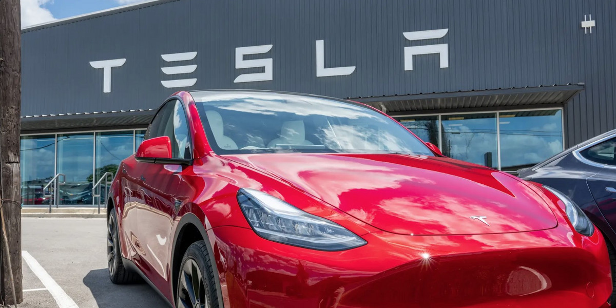 Tesla zapłaci testerom jej samochodów elektrycznych