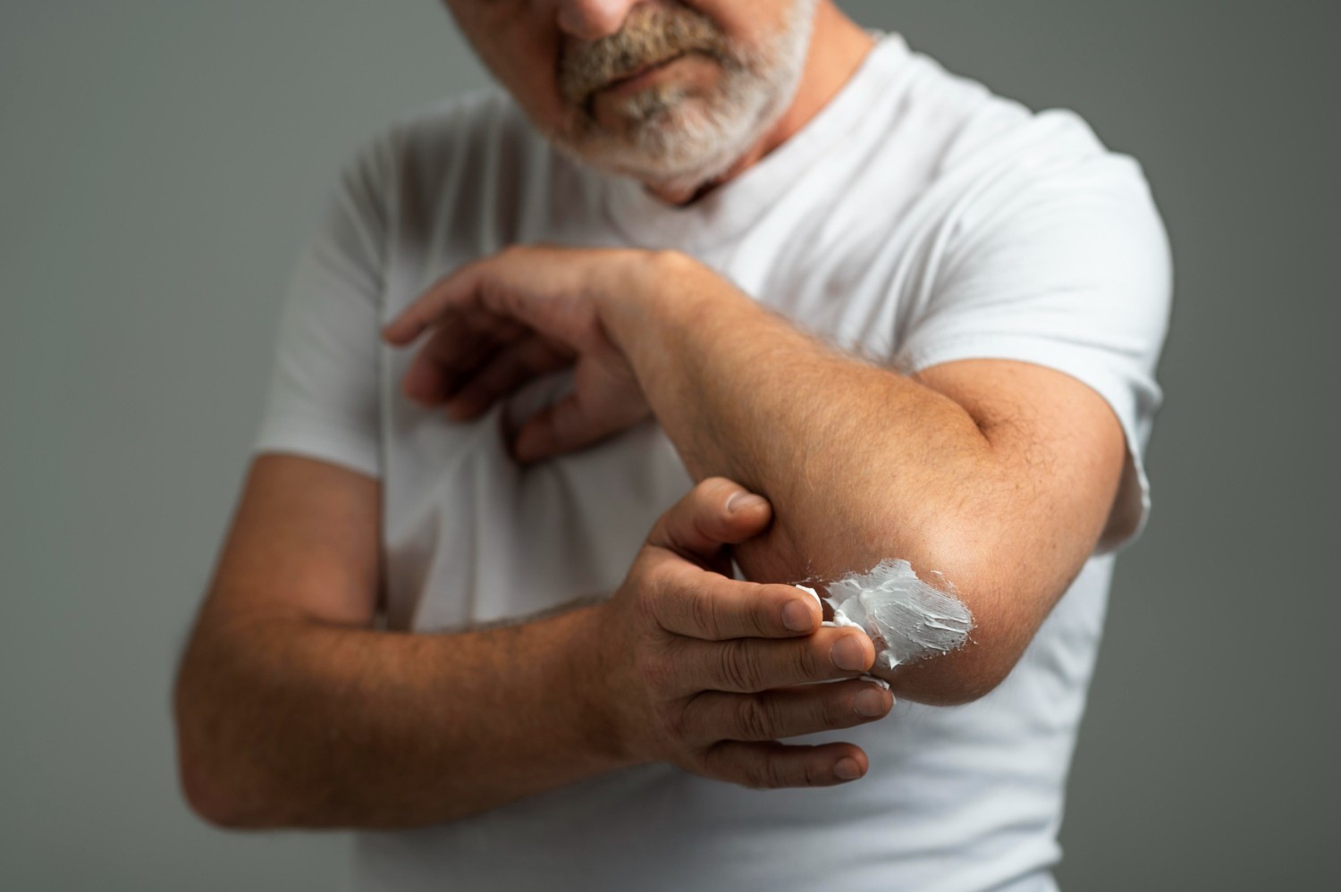 Psoriáza sa zvykne prejaviť na miestach, kde máte prirodzene suchšiu pokožku.