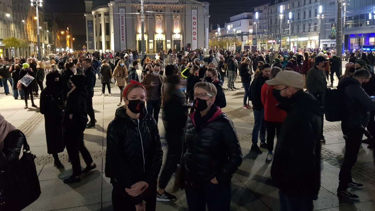 Katowice: Strajk kobiet otoczony i wylegitymowany