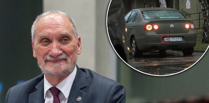 Jeden rzut oka na auto Macierewicza i widać, że coś jest nie tak. "Może mieć duże problemy"