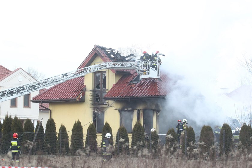 Potężny pożar pod Warszawą. Eksplodowały fajerwerki