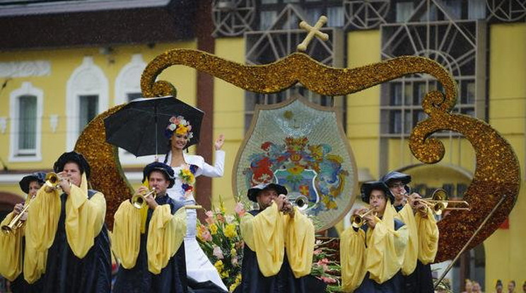 Debreceni Virágkarnevál tavaly zuhogó esőben