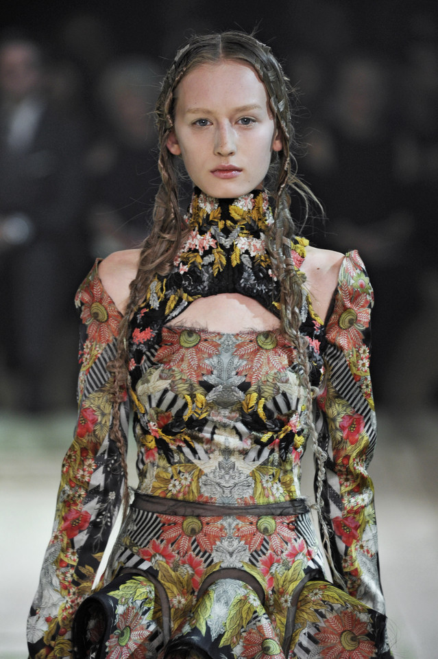 Kasia Wróbel - pokaz Alexander McQueen wiosna/lato 2011