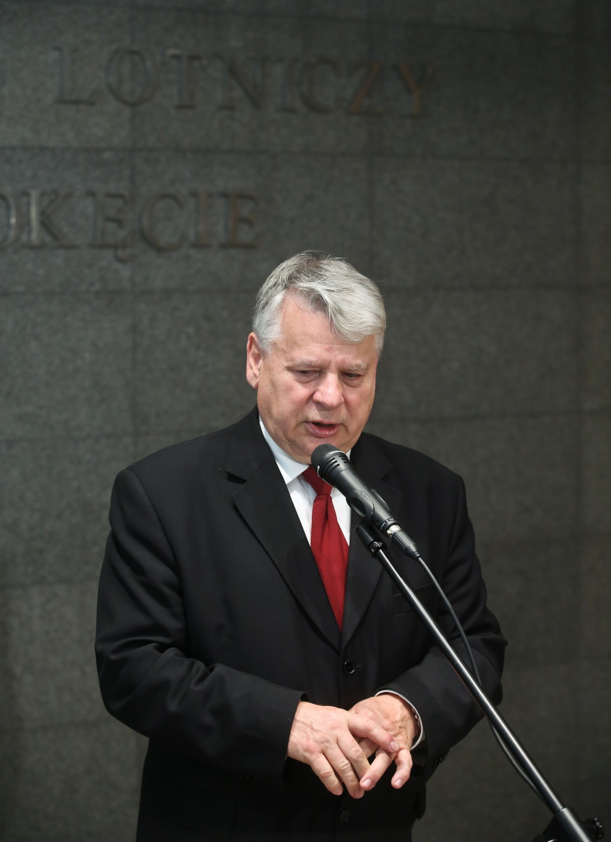 Marszałek Senatu Bogdan Borusewicz podczas konferencji prasowej w Warszawie, 10 bm. Marszałek Borusewicz i delegacja parlamentów Irlandii, Szwecji, Litwy i Danii wrócili z wizyty na Ukrainie. PAP/Rafał Guz