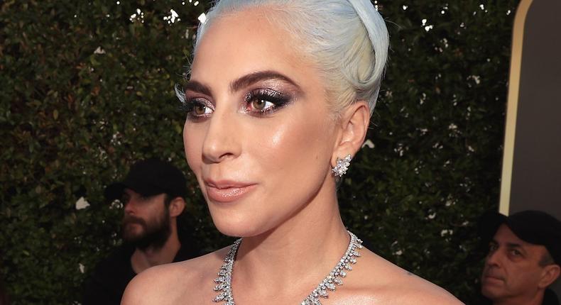 lady gaga blue hair golden globes 2019_3