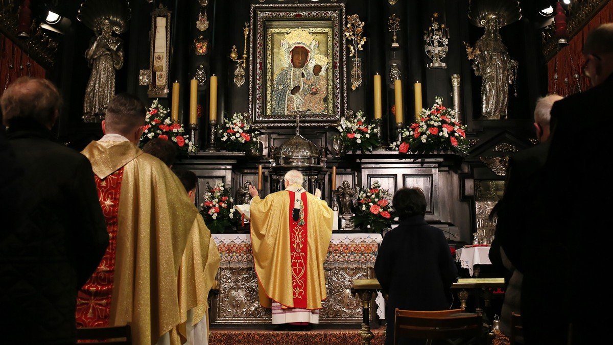 Abp Wacław Depo podczas mszy świętej w Kaplicy Matki Bożej na Jasnej Górze