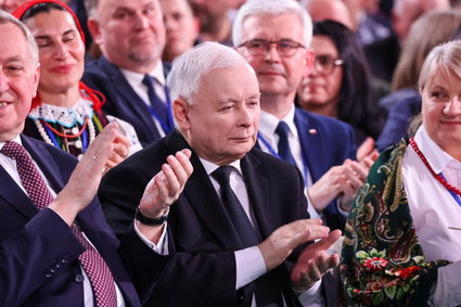 Władze spółek Skarbu Państwa hojnie dotują PiS