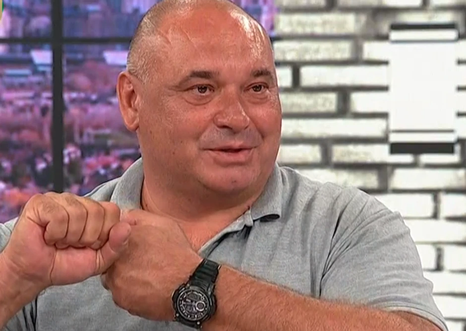 Suze mu krenu svaki put, a uskoro i sam postaje deda