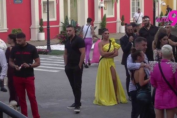 (VIDEO) KRAH LJUBAVI JOŠ JEDNOG RIJALITI PARA Šutnula ga odmah nakon Elite 9, pa sve otkrila javno: Ništa od preseljenja, pukla ljubav preko noći