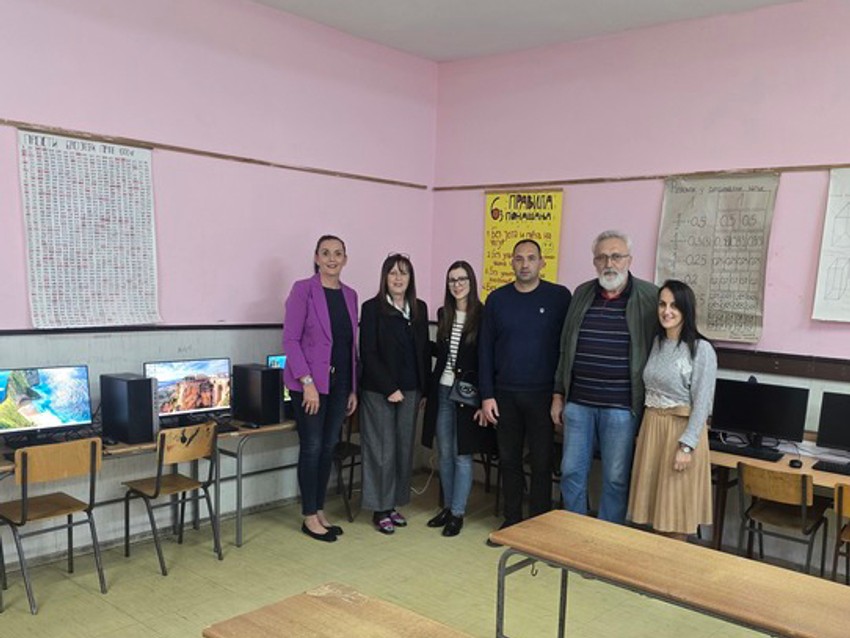 OŠ "Karađorđe" u Topoli