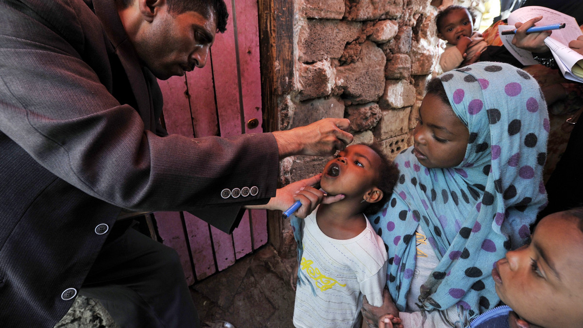 Światowa Organizacja Zdrowia (WHO) ostrzegła, że tegoroczne transgraniczne szerzenie się dzikiego szczepu wirusa choroby Heinego-Mediny (polio) jest "wydarzeniem nadzwyczajnym", wymagającym zorganizowanego międzynarodowego przeciwdziałania.
