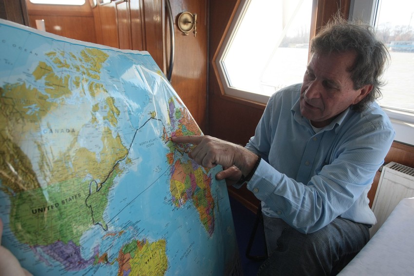 Branko Kresojević pokazuje kuda su sve plovili