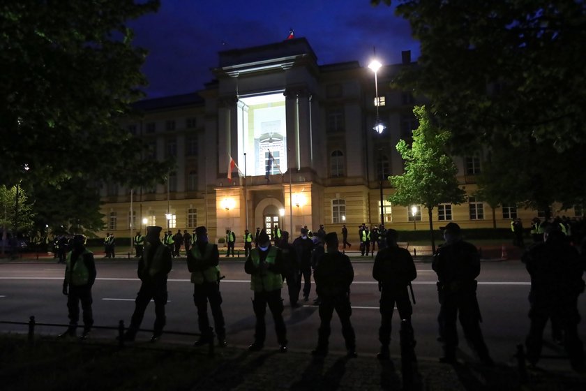 Nocna pacyfikacja "miasteczka" przedsiębiorców