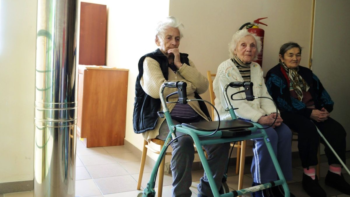 Dochodcovia dochodkyne dochodca nalepkovo  tasr