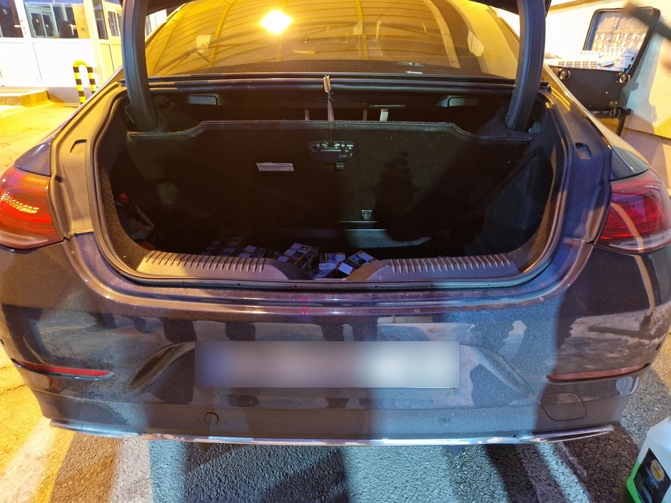 Pokušaj šverca cigareta preko granice