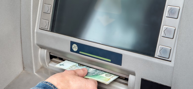 Ile jednorazowo można wypłacić z bankomatu? Oto limity