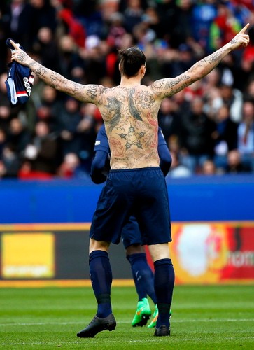 50 nowych tatuaży na ciele Ibrahimovicia. Piłkarz ucieka z więzienia?