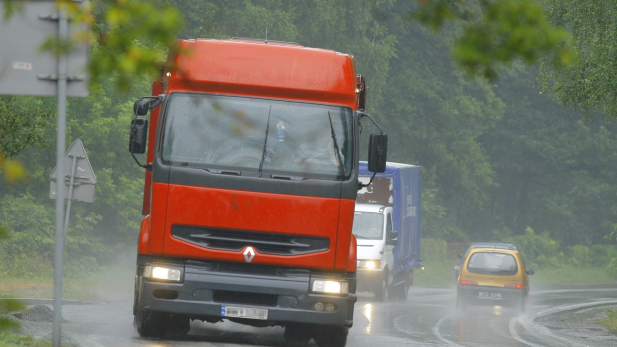 Z Jaką Prędkością Masz Obowiązek Jechać Na Autostradzie