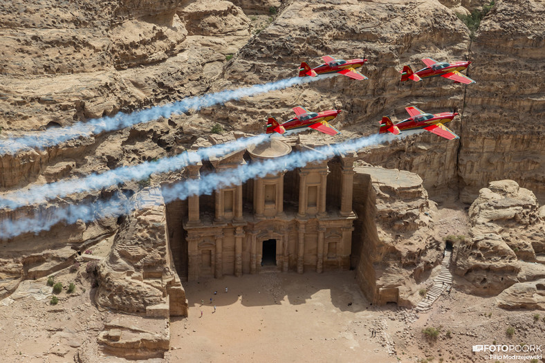 Royal Jordanian Falcons w akcji nad Jordanią