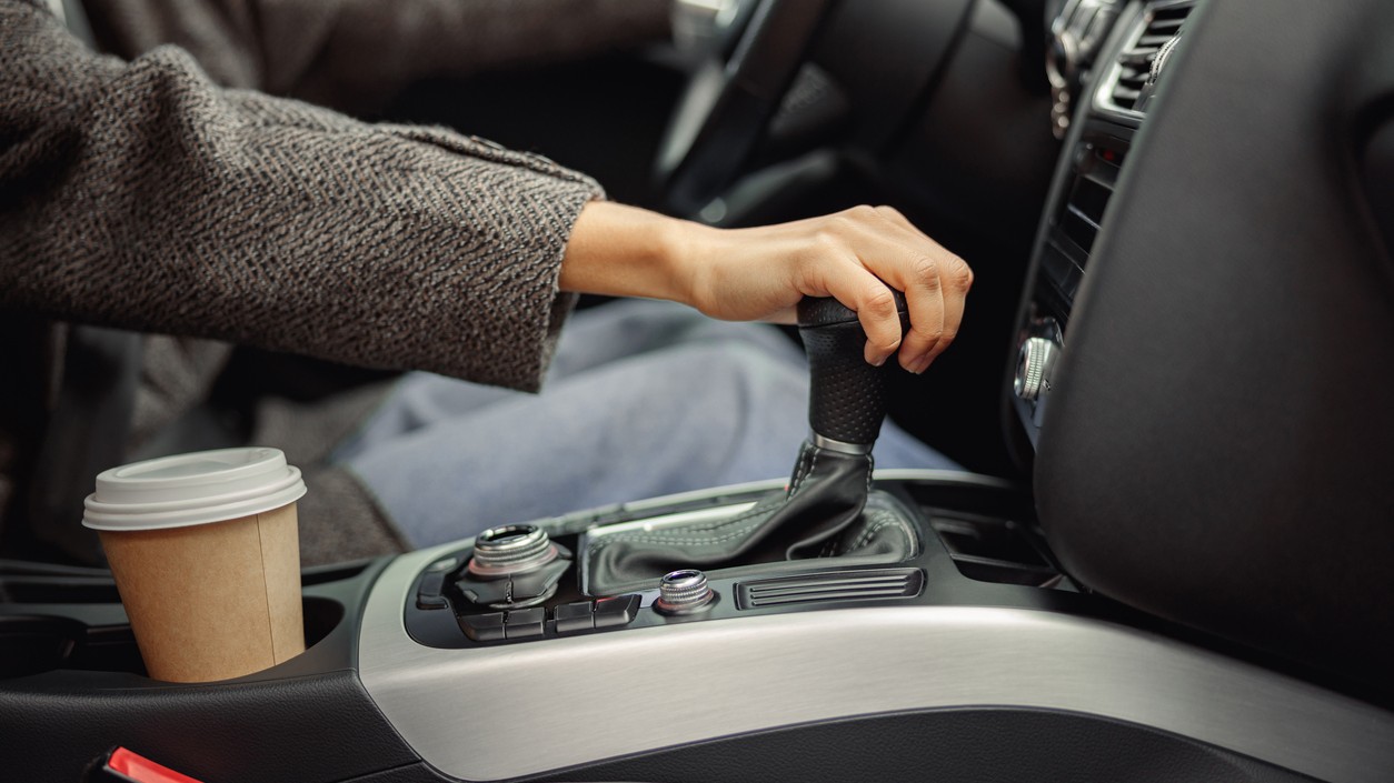 5 zlozvykov, ktoré ničia dvojspojkovú prevodovku: ADAC varuje pred drahými opravami. 