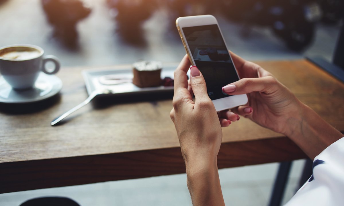 15 restauracji zakazuje telefonów przy stole. Eksperyment włoskiej wyspie
