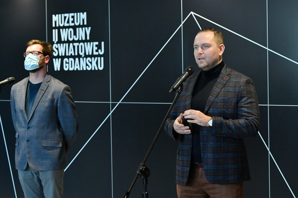 Dyrektor muzeum Karol Nawrocki (P) i kustosz muzeum Wojciech Samól (L)