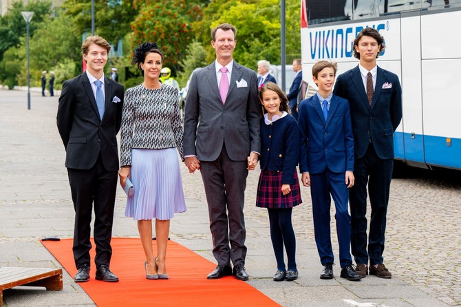 Princ Joakim i princeza Mari sa decom 