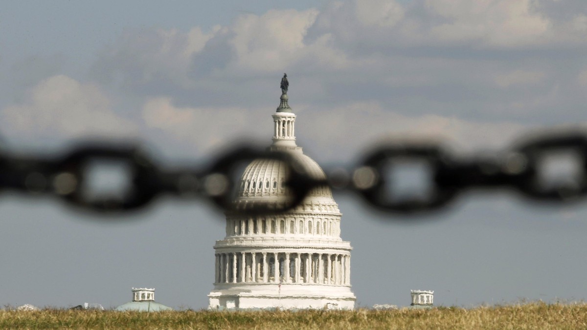 Waszyngton gotów jest nałożyć nowe sankcje na Rosję; USA rozważają szereg opcji w reakcji na bezpośrednią interwencję Rosji na wschodniej Ukrainie przy użyciu sił bojowych - powiedziała w czwartek rzeczniczka Departamentu Stanu USA Jen Psaki.