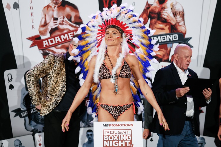 Show Ewy Brodnickiej. W takim stroju nasza mistrzyni zaprezentowała się przed walką