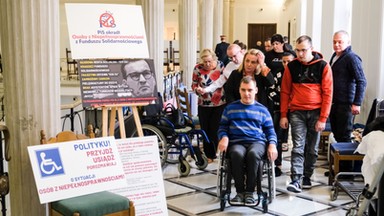 Większość Polaków popiera protest osób z niepełnosprawnościami w Sejmie [SONDAŻ]