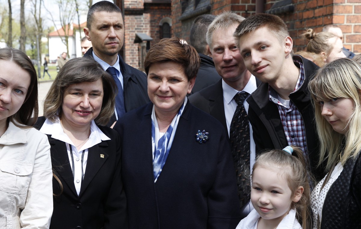 Podczas mszy w Rudzie Śląskiej premier Szydło towarzyszył m.in. wiceminister energii Grzegorz Tobiszowski, który jest jednym z wiernich parafii św. Józefa