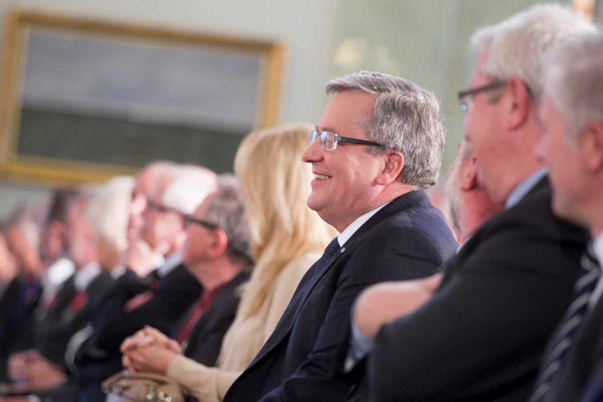 Prezydent Bronisław Komorowski wręczył ordery i odznaczenia zasłużonym pracownikom Telewizji Polskiej