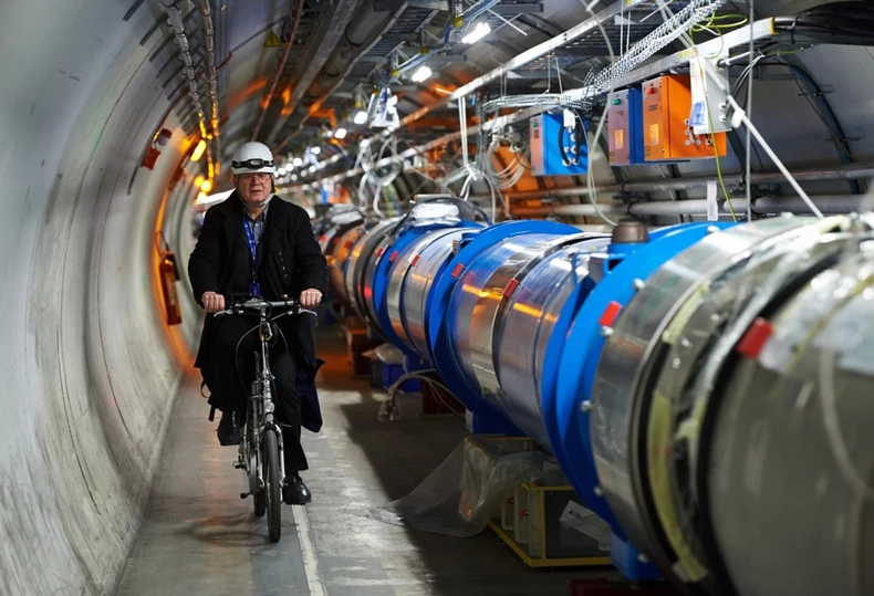 Veliki sudarač čestica u CERN-u u aprilu 2015.