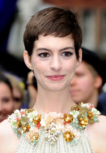 Anne Hathaway na premierze filmu 'Mroczny rycerz powstaje' w Londynie