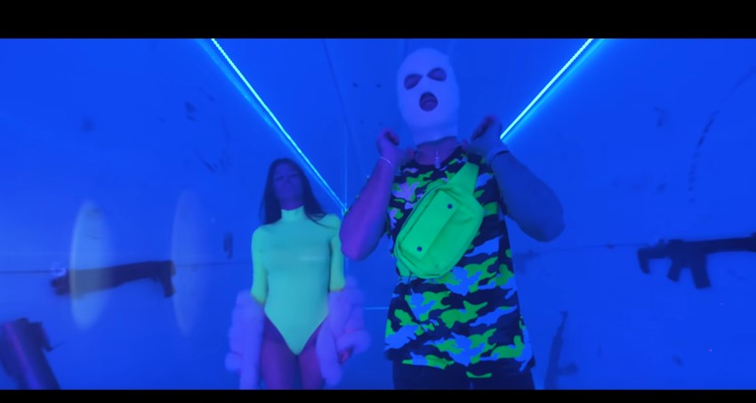 Scena iz spota za pesmu "Uh", repera Devita