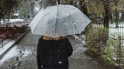 nadciąga atlantyckie pogorszenie warunków pogodowych w polsce. wyładowania atmosferyczne i opady krupy śnieżnej to dopiero początek